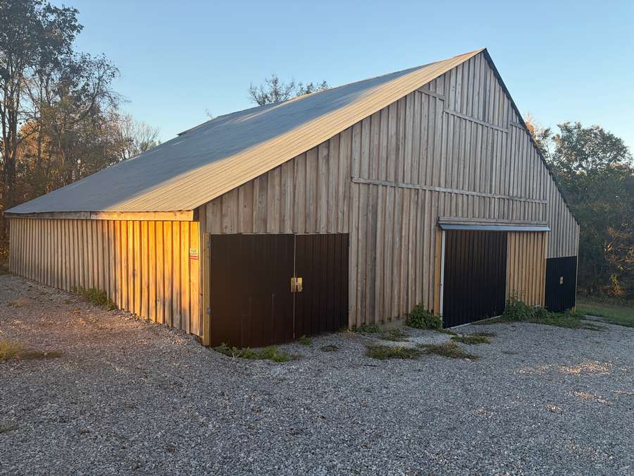19 acres with Barn