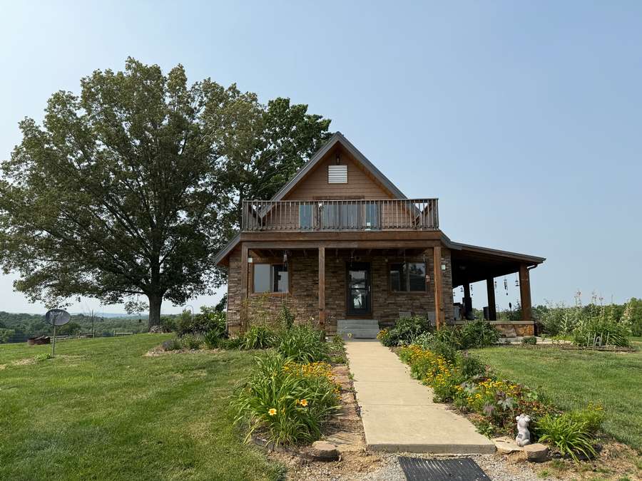 Horseback Riding, Impressive Barn & Vast Views, Peaceful & Quiet Country Living